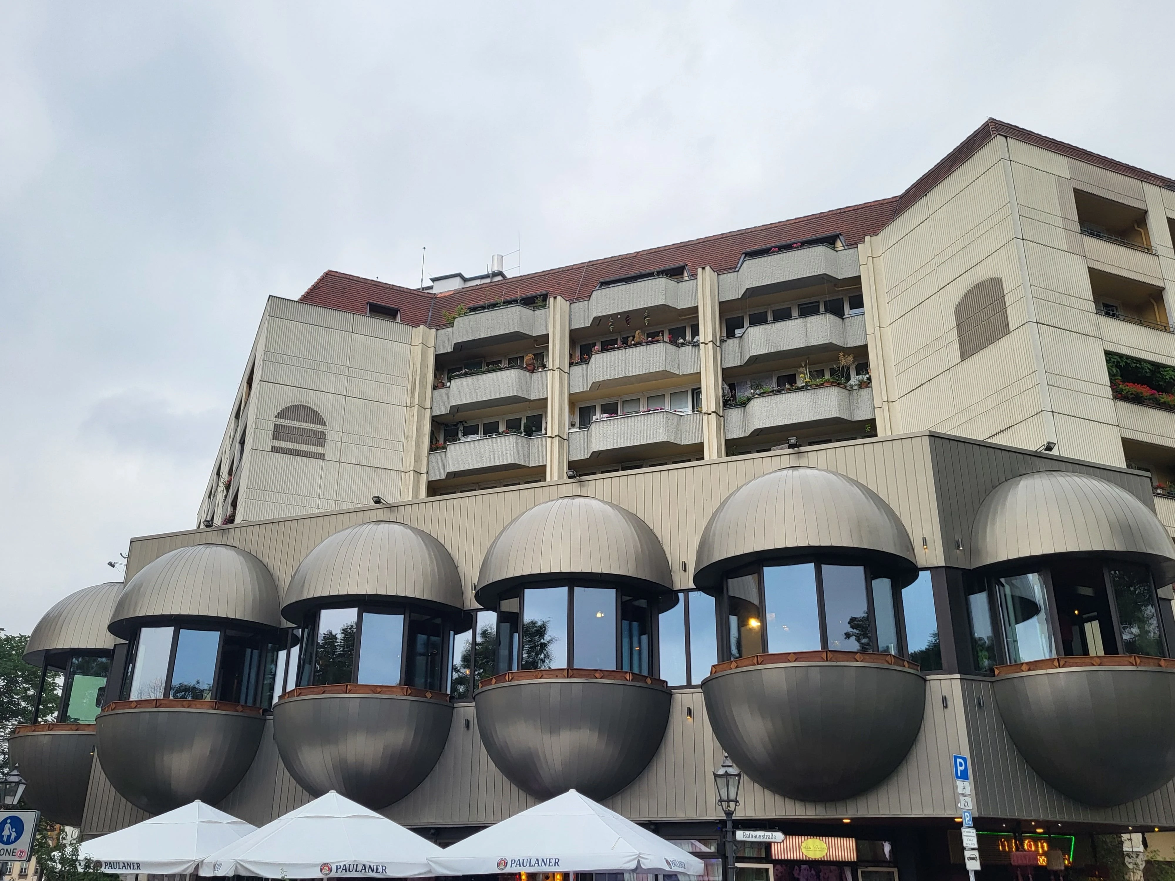 Hotel brutalista de hormigón